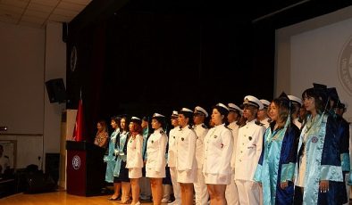 EÜ Urla Denizcilik Meslek Yüksekokulu 2024-2025 Mezunlarını Törenle Uğurladı