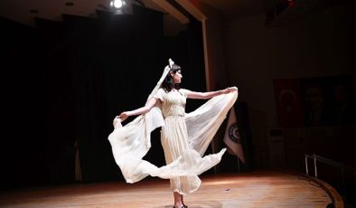 EÜ’de 70. Yıla özel görkemli defile