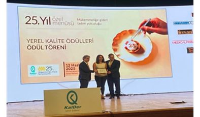 İzmir Büyükşehir Mükemmelliği Arayış Sempozyumu’ndan ödülle ayrıldı