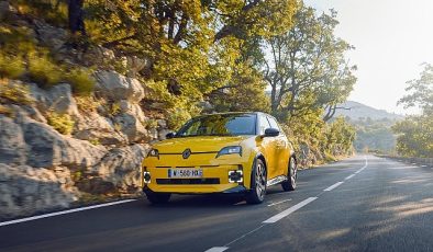 Pop İkonu Geri Döndü:  Renault 5 E-Tech Elektrikli Türkiye’de Satışta